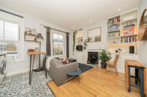 2 Bed flat in heart of Brixton